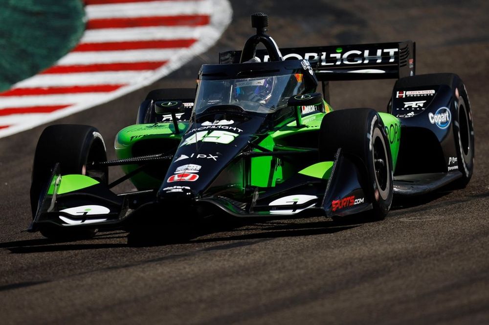 Louis Foster racing in the #45 Rahal Letterman Lanigan Racing IndyCar during the 2025 season finale